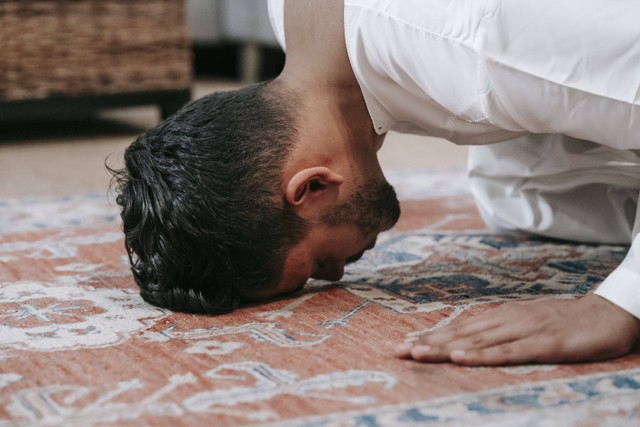 Ilustrasi sholat taubat. Foto: Pexels