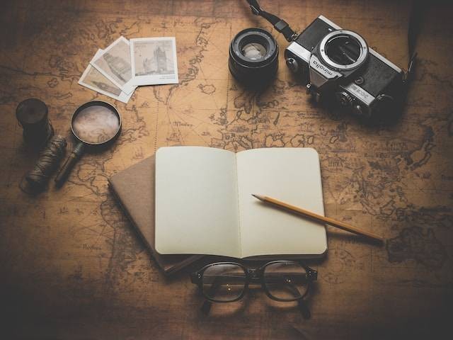 Ilustrasi Dampak Negatif Perkembangan Pariwisata di Berbagai Aspek. Foto: dok. Unsplash/Chris Lawton