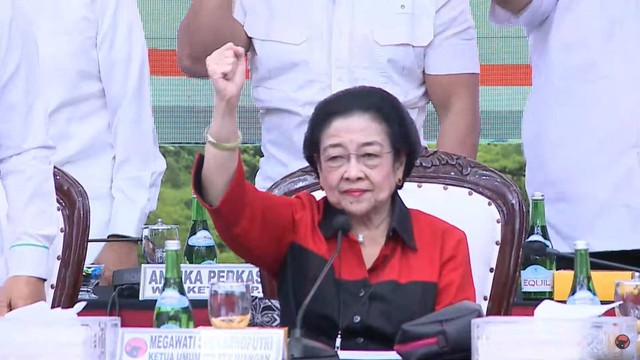 Ketua Umum PDIP Megawati Soekarnoputri saat mengumumkan Bacawapres pendamping Ganjar Pranowo di DPP PDIP, Jakarta, Rabu (18/10/2023). Foto: Youtube/PDI Perjuangan