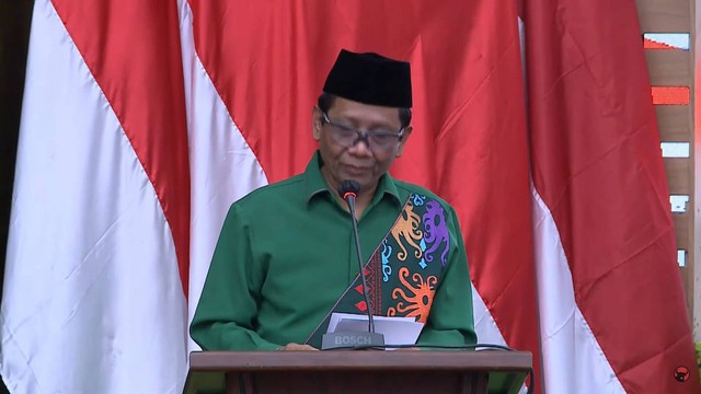 Bacawapres Mahfud MD memberikan sambutan di DPP PDIP, Jakarta, Rabu (18/10/2023). Foto: Youtube/PDI Perjuangan