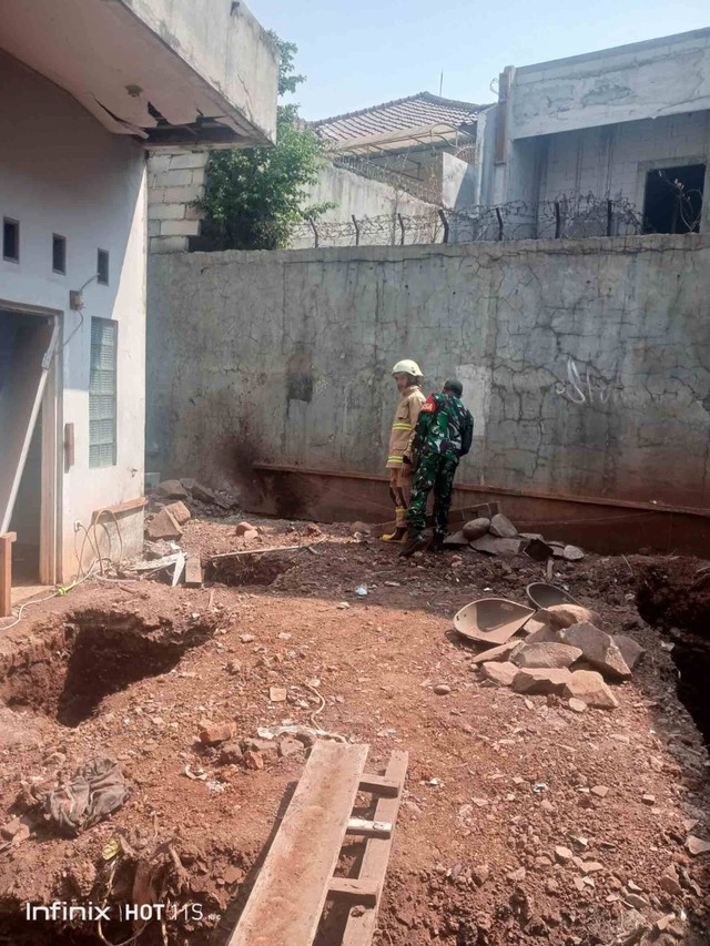 Ledakan diduga dari bom yang dikubur terjadi di kawasan Setiabudi, Jakarta Selatan, Rabu (18/10).  Foto: Dok. Istimewa