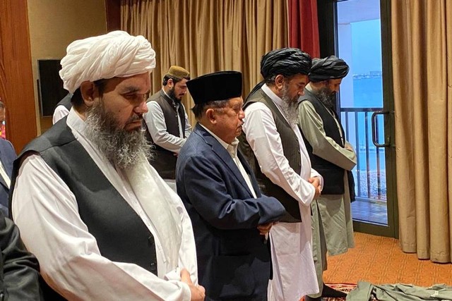 Momen pertemuan Jusuf Kalla dengan Taliban 2021 di Qatar dan Ashraf Ghani saat masih menjabat sebagai Presiden Afghanistan di Kabul pada 2021. Foto: Dok. Istimewa
