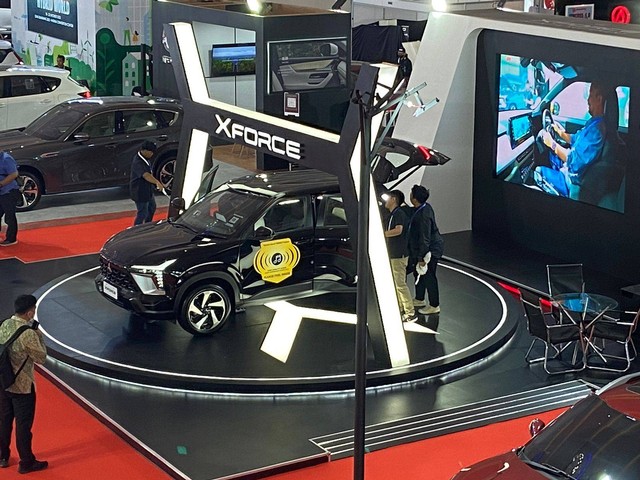 Mitsubishi Xforce jadi andalan tiga berlian di GIIAS Semarang 2023. Foto: Gesit Prayogi/kumparan