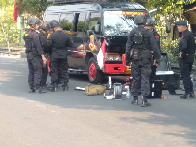 Pemeriksaan benda mencurigakan diduga bom oleh Unit Identifikasi Sat Reskrim Polresta Yogyakarta dan Tim Gegana Satbrimobda DIY. Foto: Polresta Yogyakarta
