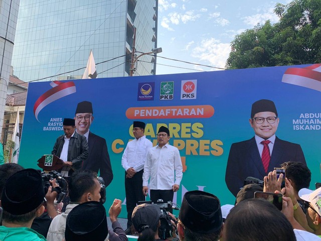 Anies Baswedan dan Muhaimin Iskandar tiba di DPP PKB. Foto: Luthfi Humam/kumparan