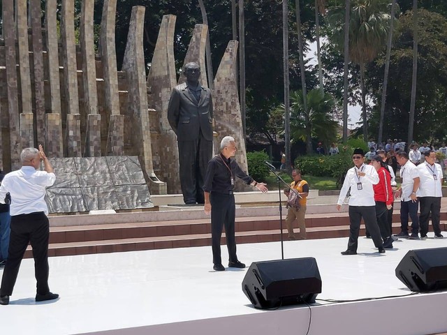 Ganjar dan Mahfud MD di Tugu Proklamasi. Foto: Nadia Riso/kumparan