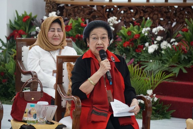 Ketua Umum PDIP Megawati Soekarnoputri saat pendaftaran calon presiden dan wakil presiden di Kantor KPU, Jakarta, Kamis (19/10/2023). Foto: Iqbal Firdaus/kumparan