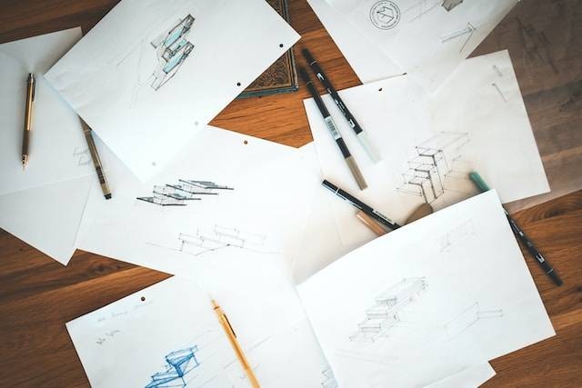 Ilustrasi Alat-Alat untuk Membuat Sketsa atau Ilustrasi. Foto: dok. Unsplash/Marvin Meyer