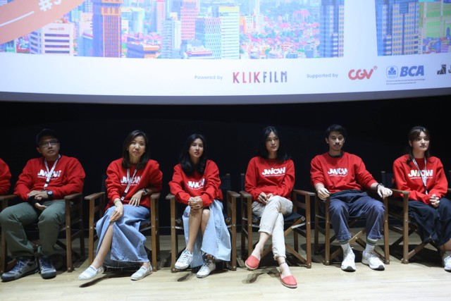 Artis Prisa Nasution bersama Ledil Putra, Mawar De Jongh, Bio One dan Sheinina Cinnamon saat hadir di konferesi pers Jakarta World Cinema Week di FX Sudirman, Jakarta, Kamis, (19/10/2023). Foto: Agus Apriyanto