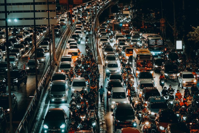 Kemacetan di jalan raya menjadi salah satu penyebab road rage. Foto: Pexels