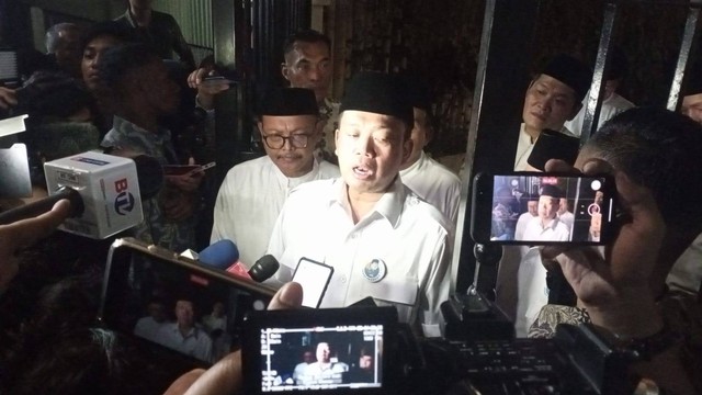 Ketua Dewan Pengarah Relawan Jagat Prabowo, Nusron Wahid saat diwawancarai wartawan di kediaman Prabowo Subianto, Kertanegara 4, Jakarta Selatan, Kamis (19/10/2023). Foto: Fadlan/kumparan