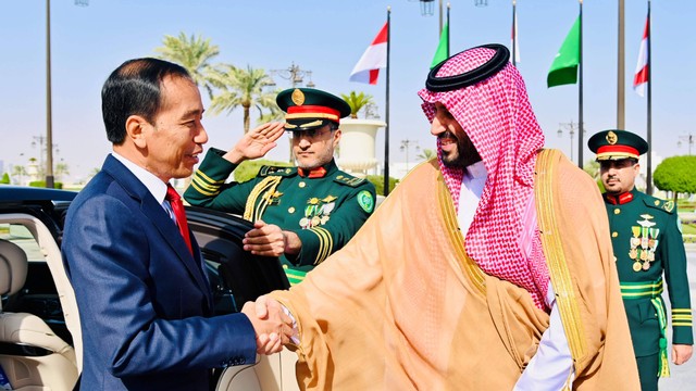 Presiden Jokowi bertemu Perdana Menteri Kerajaan Arab Saudi Mohammed bin Salman al-Saud di Istana Al-Yamamah, Riyadh. Foto: Laily Rachev/Biro Pers Sekretariat Presiden