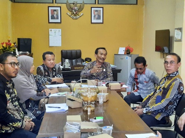Diskusi Kepala Divisi Pelayanan Hukum dan HAM bersama Pemda Sumbawa terkait Joki Cilik, Kamis (19/10).