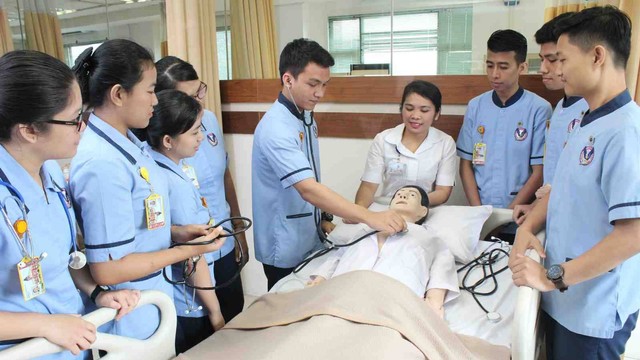 Ilustrasi mahasiswa/i Fakultas Keperawatan atau Faculty of Nursing Universitas Pelita Harapan (FoN UPH).