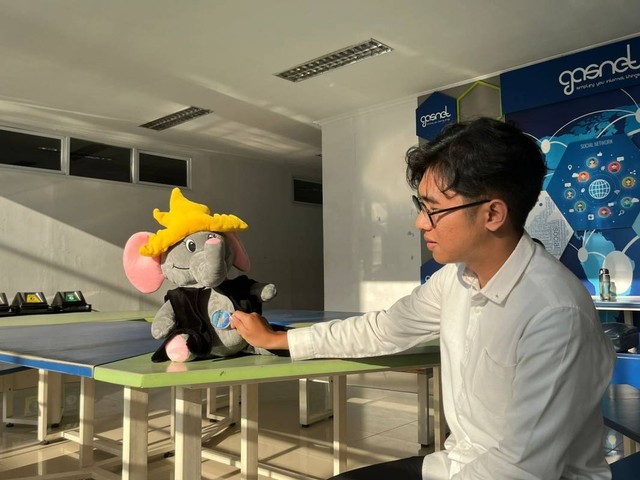 Mahasiswa ITERA Buat Boneka Bicara Berbasis IoT untuk Terapi Speech Delay Anak. Foto: Dok. itera