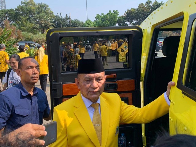 Sekjen Partai Golkar Lodewijk F. Paulus usai hadiri acara ziarah ke Taman Makam Pahlawan, Kalibata, Jakarta, Jumat (20/10/2023). Foto: Luthfi Humam/kumparan