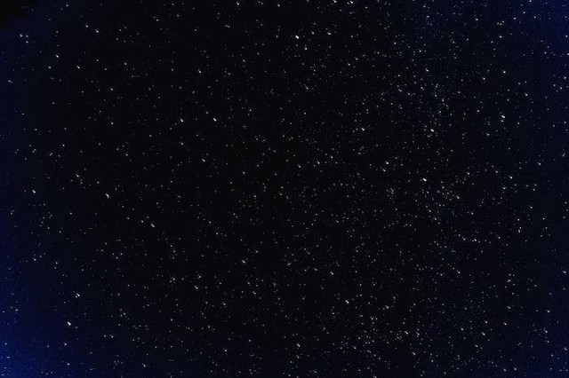 Ilustrasi ciri-ciri benda langit. Sumber: unsplash.com/ Paul Volkmer