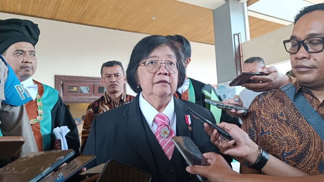 Menteri Lingkungan Hidup dan Kehutanan (LHK) Siti Nurbaya Bakar saat di Universitas Gadjah Mada (UGM), Jumat (20/10/2023).  Foto: Arfiansyah Panji Purnandaru/kumparan