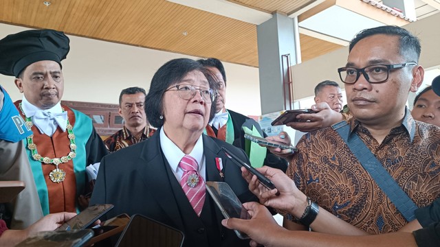 Menteri Lingkungan Hidup dan Kehutanan (LHK) Siti Nurbaya Bakar saat di Universitas Gadjah Mada (UGM), Jumat (20/10). Foto: Arfiansyah Panji/kumparan