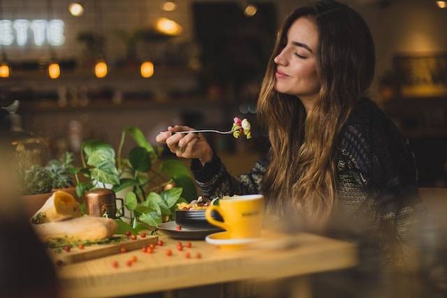 Tempat Makan di Bandung. Foto hanya ilustrasi. Sumber foto: Unsplash/Pablo Merchan Montes