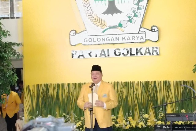 Sambutan Ketua Umum Partai Golkar, Airlangga Hartarto, dalam acara HUT ke-59 Partai Golkar, di Kantor DPP Partai Golkar, Jakarta Barat, Jumat (20/10/2023). Foto: Zamachsyari/kumparan