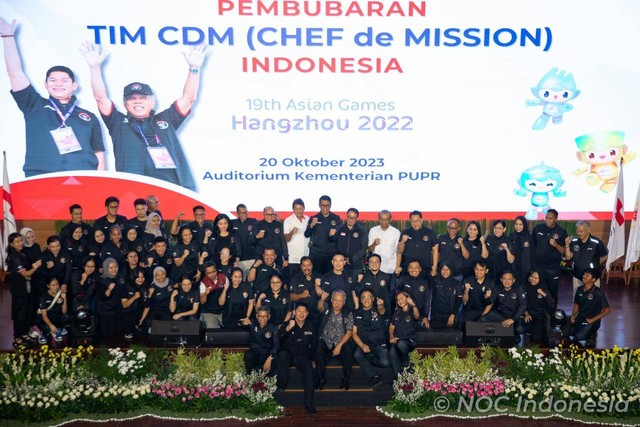 Foto bersama dalam acara Pembubaran tim Chef de Mission (CdM) Asian Games 2022. Foto: Dok. NOC Indonesia