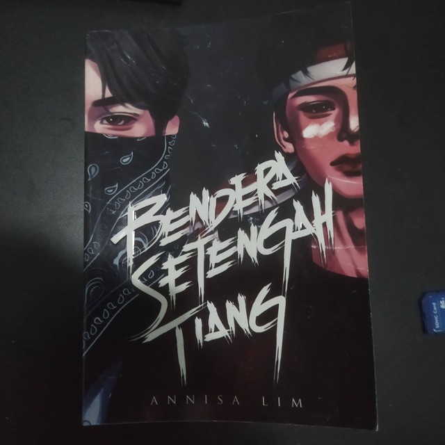 Sampul Buku Bendera Setengah Tiang (sumber: milik pribadi)