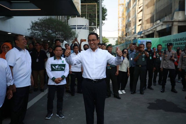 Capres dari Koalisi Perubahan Anies Baswedan tiba di RSPAD untuk menjalani tes kesehatan. Foto: Aditya Noviansyah/kumparan