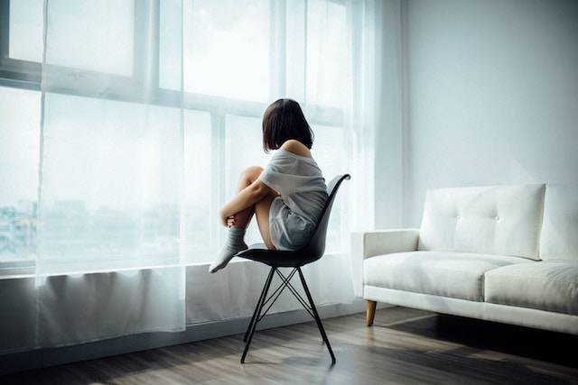 Ilustrasi Cara Balikin Mood Cewek LDR. Foto: dok. Unsplash/Anthony Tran