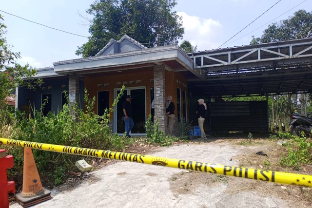 Lokasi Kasus Pembunuhan Ibu dan Anak di Subang Kembali Dipasangi Garis Polisi. Foto: Dok. Istimewa