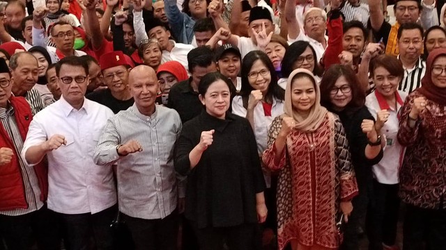 Ketua DPP PDIP Puan Maharani saat menghadiri acara konsolidasi relawan Ganjar-Mahfud se-Jawa Timur di Grand City Mall, Surabaya, Sabtu (21/10/2023). Foto:  Farusma Okta Verdian/kumparan