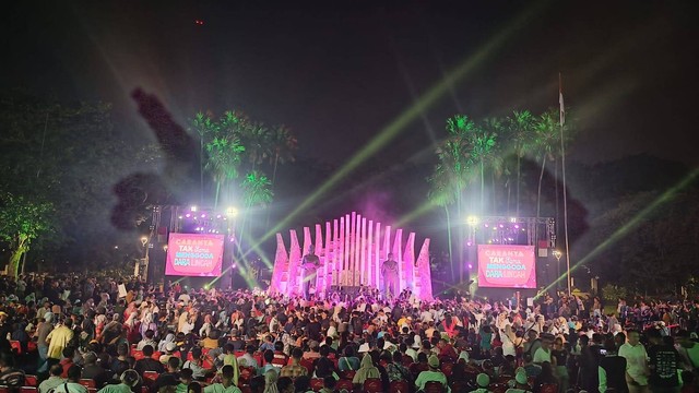 Relawan memadati Tugu Proklmasi di Jakarta Pusat untuk menghadiri deklarasi "Indonesia Memanggil Gibran", Sabtu (21/10/2023). Foto: Thomas Bosco/kumparan