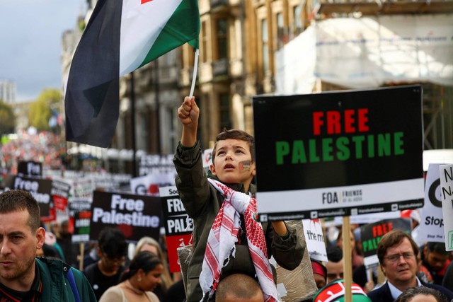 Ilustrasi demo warga Palestina. Foto: Hannah McKay/REUTERS