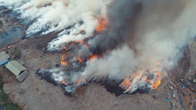 TPA Rawa Kucing terbakar. Dok BPBD Kota Tangerang.