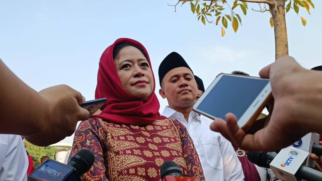 Ketua DPR RI, Puan Maharani usai menghadiri acara Apel Hari Santri Nasional 2023 di Tugu Pahlawan, Surabaya pada Minggu (22/10/2023). Foto: Farusma Okta Verdian/kumparan