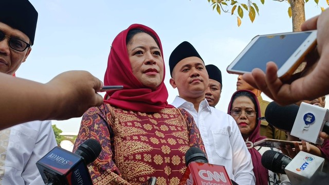 Ketua DPR RI, Puan Maharani usai menghadiri acara Apel Hari Santri Nasional 2023 di Tugu Pahlawan, Surabaya pada Minggu (22/10/2023). Foto: Farusma Okta Verdian/kumparan