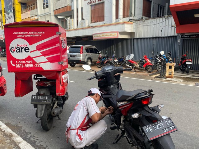 Honda Care Siap Berikan Bantuan Saat Darurat di Jalan. Foto: Dok. Astra Motor Kalbar