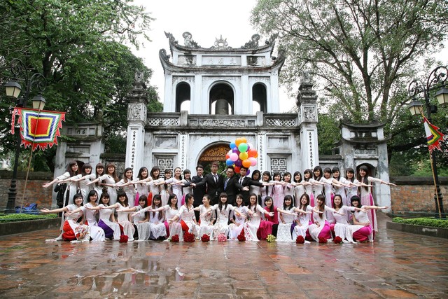 Kelompok siswa di Jepang (sumber : pixabay.com/id/photos/siswa-lulusan-kelompok-rakyat-asia-422249)