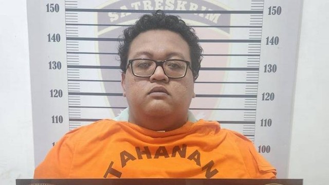 Fikri Murtadha alias Bangmorteza (28), TikToker asal Deli Serdang, Sumut, yang diduga melakukan penistaan agama Kristen. Foto: Polrestabes Medan
