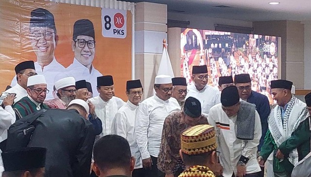 Peringatan Maulid Nabi Muhammad SAW di DPP PKS turut dihadiri mitra Koalisi Perubahan, NasDem dan PKB, Minggu (22/10/2023).  Foto: Annisa Thahira Madina/kumparan