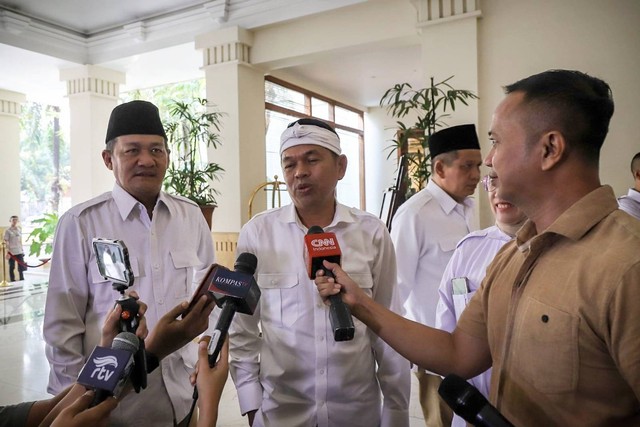 Politisi Partai Gerindra Dedi Mulyadi tiba di lokasi Rapimnas Gerindra, Jakarta, Senin (23/10/2023). Foto: Jamal Ramadhan/kumparan