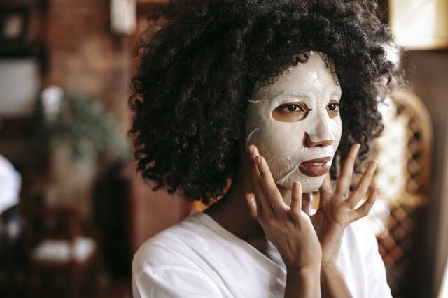   lustrasi Cara Pemakaian BioAqua Sheet Mask. Unsplash/Pexels.