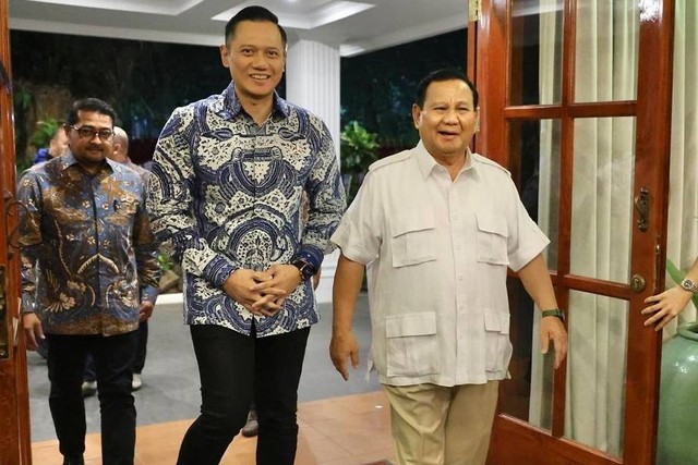 Bacapres sekaligus Ketum Partai Gerindra bertemu Ketum Demokrat Agus Harimurti Yudhoyono (AHY) dalam pertemuan Ketua Umum dan Sekjen Partai Koalisi Indonesia Maju. Foto: Instagram/@prabowo