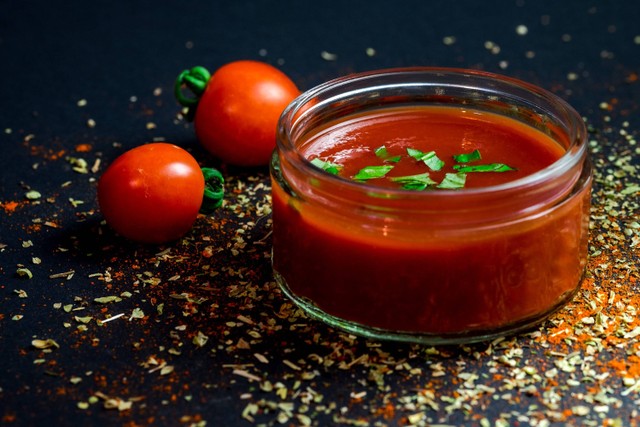 Ilustrasi Cara Membuat Saos Tomat. Foto: Unsplash/Dennis Klein