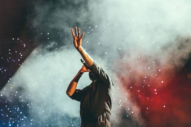 Ilustrasi lokasi konser Ed Sheeran di Jakarta 2024. Sumber: Unsplash/Austin Neill
