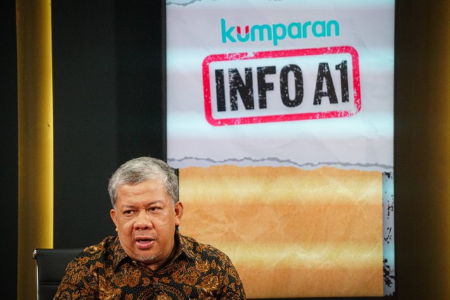 Wakil Ketua Umum Partai Gelora sekaligus Jubir TKN Prabowo-Gibran, Fahri Hamzah saat diwawancarai dalam program talkshow Info A1 kumparan. Foto: Iqbal Firdaus/kumparan