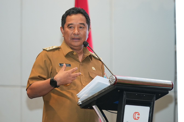 Pj Gubernur Sulsel Bahtiar Baharuddin dalam Rapat Koordinasi Forkopimda Sulsel dengan Para Kepala Desa di Hotel Claro, Makassar pada Senin (23/10/2023). Foto: Dok. Istimewa