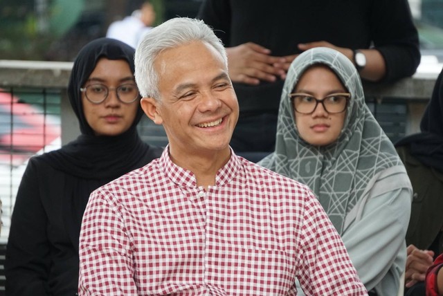 Bacapres Ganjar Pranowo di acara dialog dengan Gen Z di kawasan Blok M, Jakarta, Senin (23/10/2023). Foto: Iqbal Firdaus/kumparan