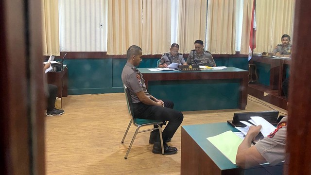 Bripda Fauzan dalam sidang etik. Foto: Dok. Istimewa