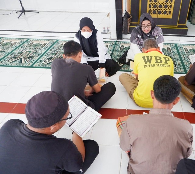 Kegiatan bimbingan bacaan Al=Qur'an dan Iqra" Warga Binaan